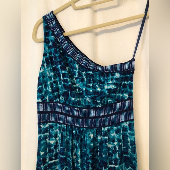 BCBG MAXAZRIA cyan one shoulder maxi dress. Size XS. - Picture 3 of 7